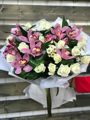 Букет цветов из: Розы и Хризантемы в Эльхотово