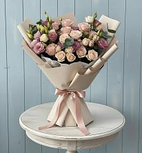 Букет цветов из:  Розы и Лизиантусы в Эльхотово