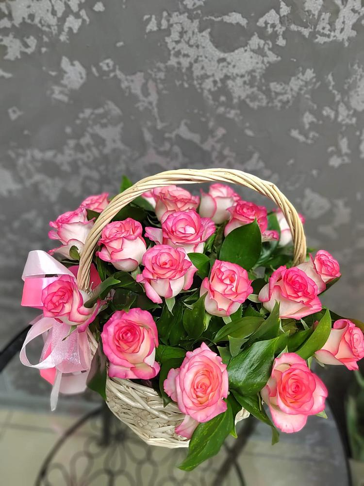 Цветочная композиция из Розы в корзине в Эльхотово