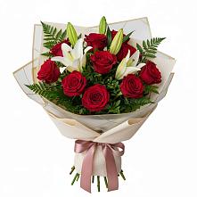 Букет цветов из:  Лилии и Розы в Эльхотово