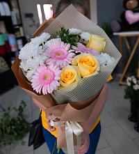 Букет цветов из:  Герберы, Розы и Хризантемы в Эльхотово
