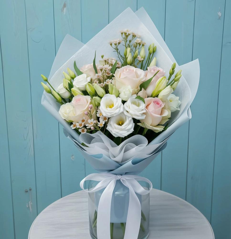 Букет цветов из: Розы и Лизиантусы в Эльхотово