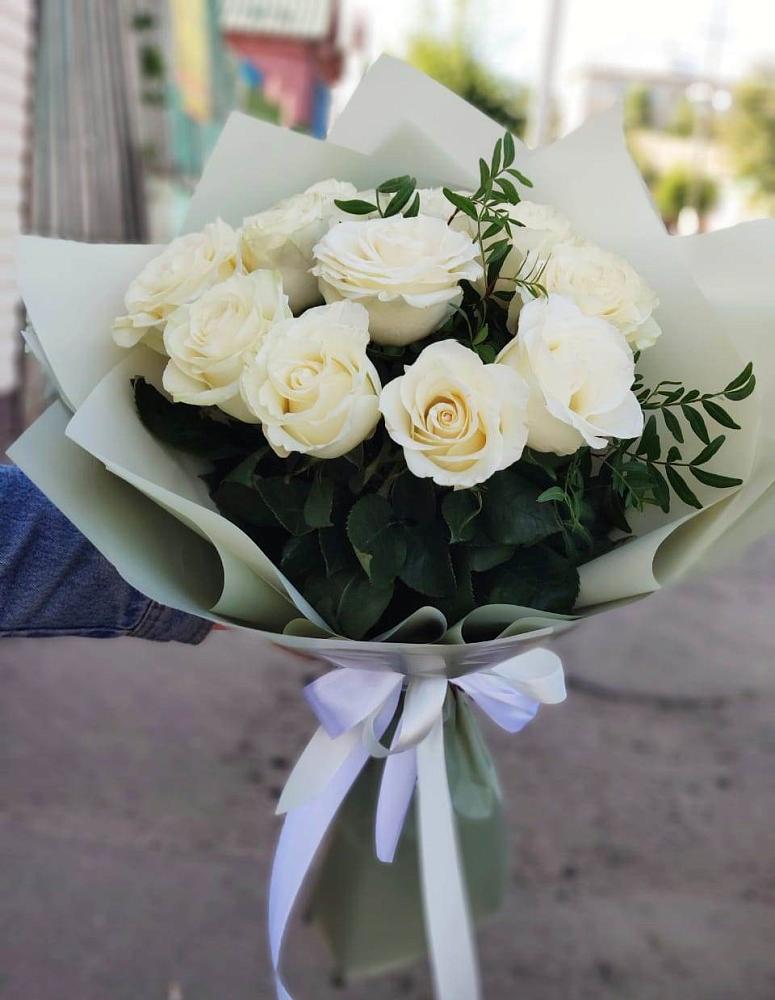 Букет Белые розы Проуд в Эльхотово