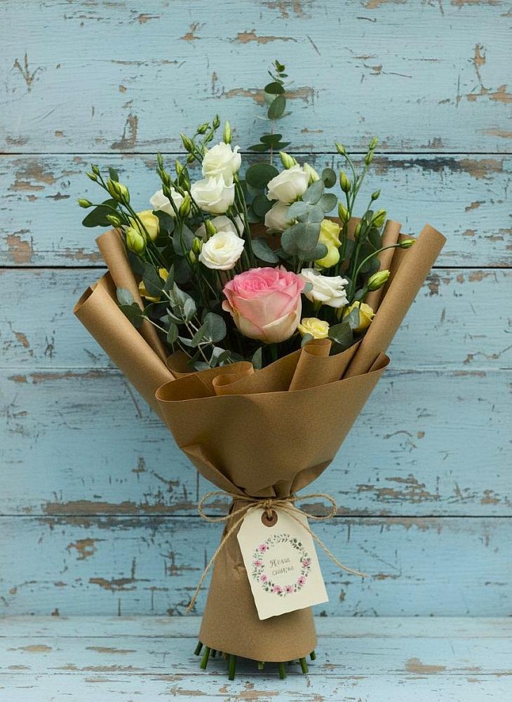 Букет цветов из: Розы и Лизиантусы в Эльхотово