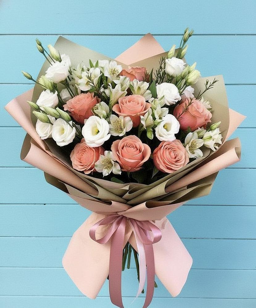 Букет цветов из: Розы, Альстромерии и Лизиантусы в Эльхотово