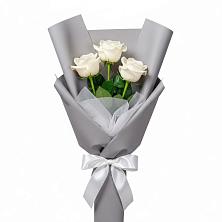 Букет 3 белые розы в Эльхотово