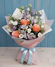 Букет цветов из:  Лизиантусы, Розы, Альстромерии и Гипсофила в Эльхотово