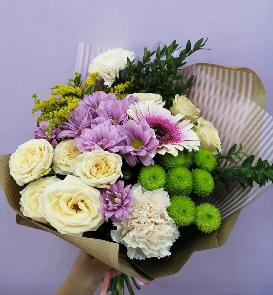 Букет цветов из: Хризантемы, Розы, Гвоздики и Герберы в Эльхотово