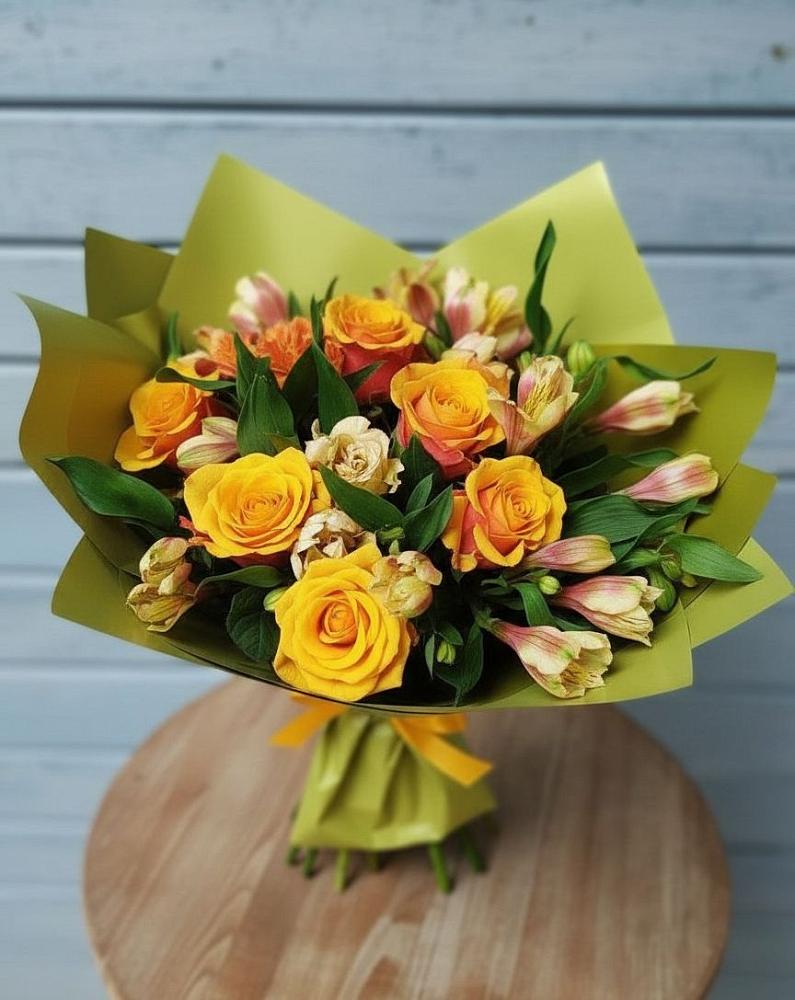 Букет цветов из: Альстромерии и Розы в Эльхотово