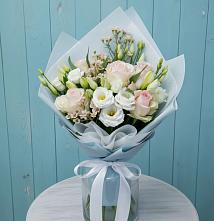 Букет цветов из:  Розы и Лизиантусы в Эльхотово