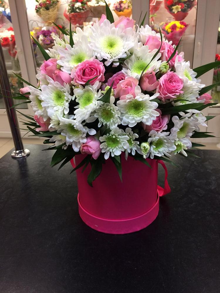 Цветочная композиция из Розы и Хризантемы в шляпной коробке в Эльхотово