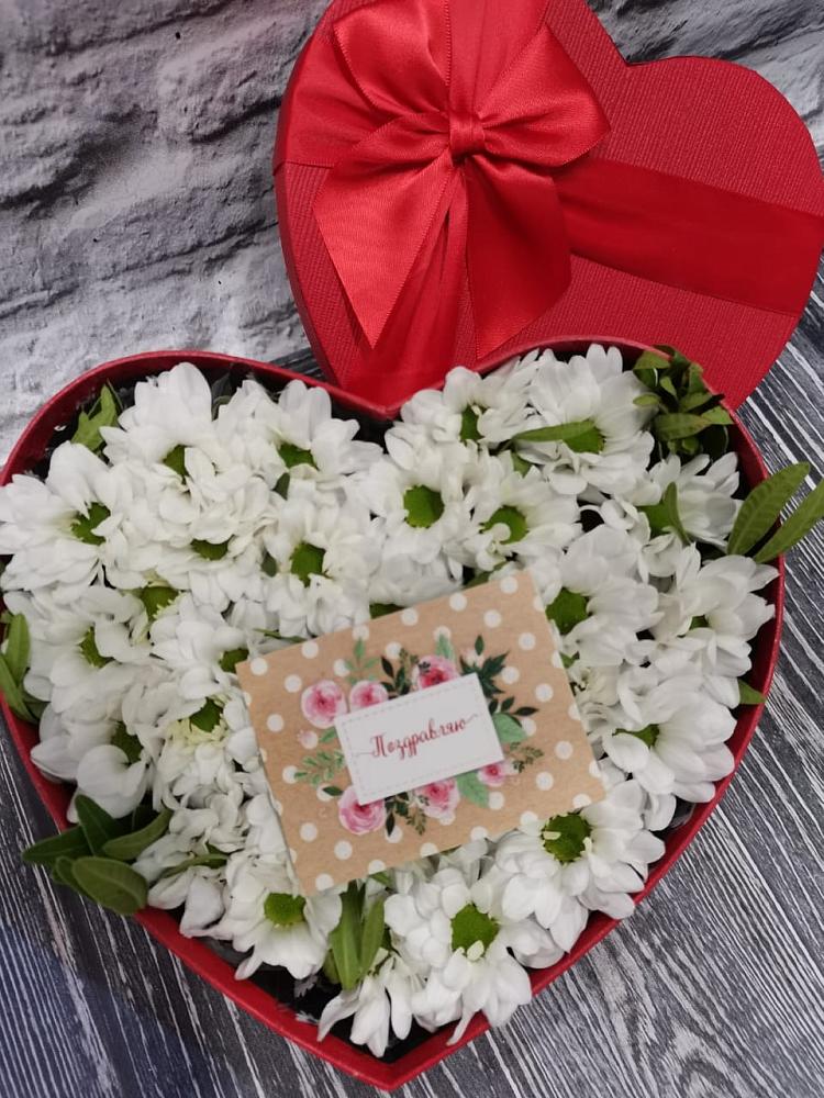 Цветочная композиция из Хризантемы в виде сердца в Эльхотово