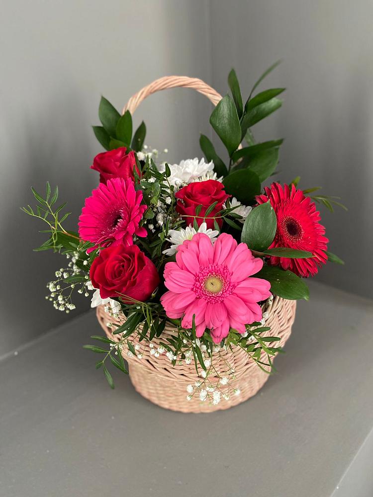 Цветочная композиция из Розы, Хризантемы и Герберы в корзине в Эльхотово