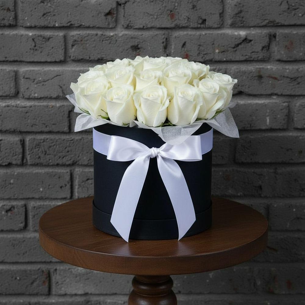 Цветочная композиция из Розы в шляпной коробке в Эльхотово