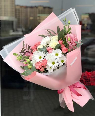 Букет цветов из: Розы, Лизиантусы и Хризантемы в Эльхотово